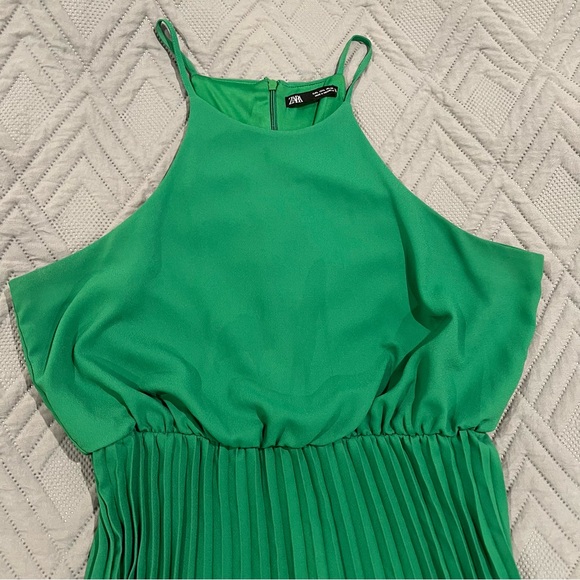 FREE 🍀 Zara Pleated Kelly Green Midi Dress - Picture 9 of 15